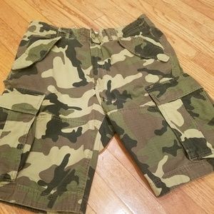 H&M Men's Green Camo  Cargo Shorts (EUC)